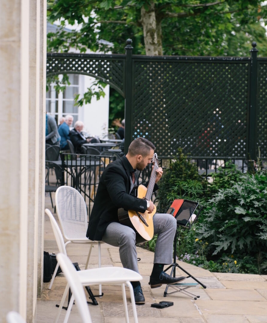 Photography by Alan Oliver Guitarist at Pembroke Lodge